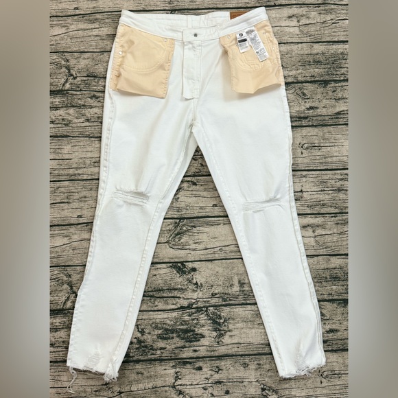 Levi's Women's 721 High Rise Skinny Jeans Raw Hem, (Distressed), Size 33x30 - Picture 7 of 16